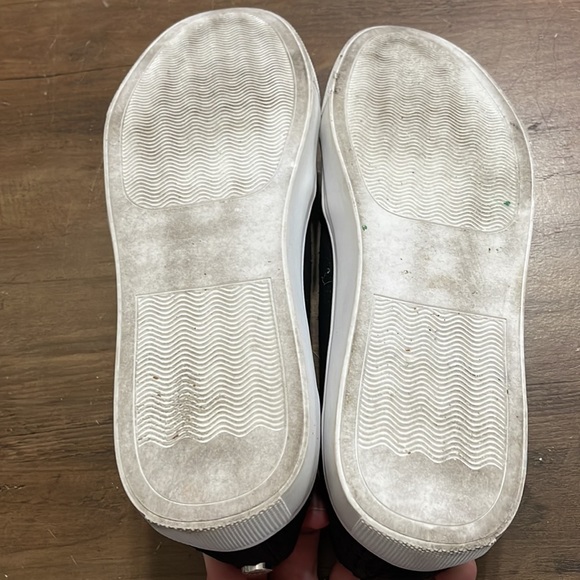 Women’s Steve Madden Addie slip ons. Black. Size 9 - Picture 4 of 4